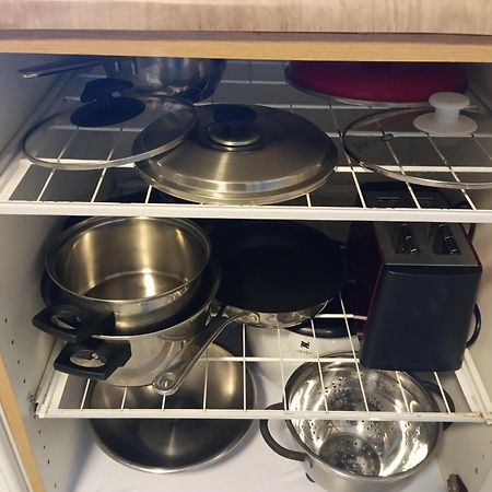 Renovated Semi- Basement 2 Bedrooms Furnished Apartment - Close To Everything In モス エクステリア 写真