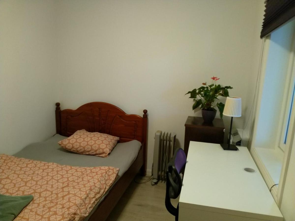 Renovated Semi- Basement 2 Bedrooms Furnished Apartment - Close To Everything In モス エクステリア 写真